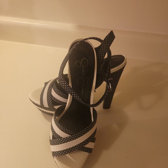 Jessica Simpson - Picture 2 of 2